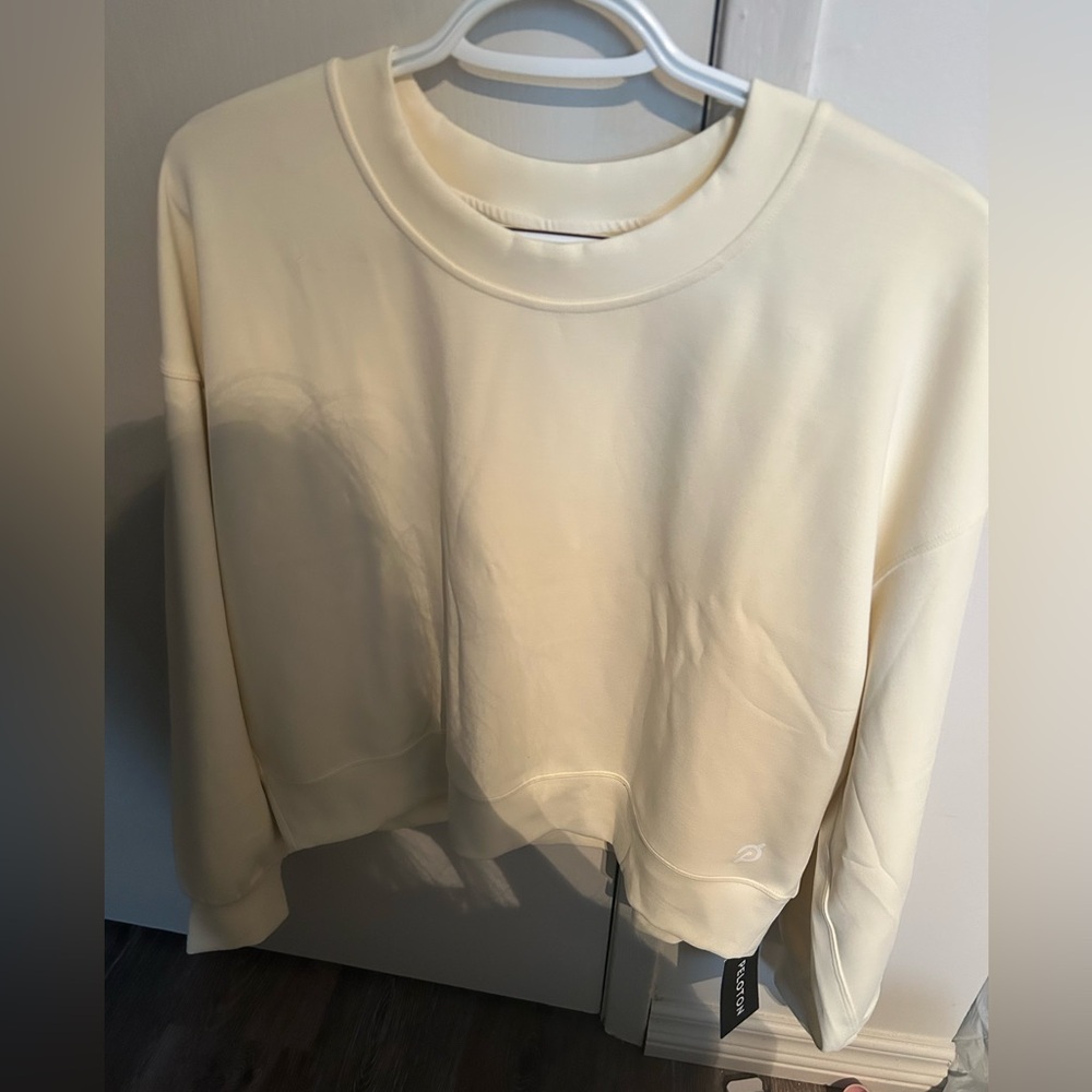 NWT - Lululemon softstreme perfectly oversized cropped crew - Size 6 - Picture 3 of 6